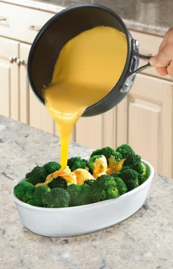 1 Quart Pour Saucepan in Black