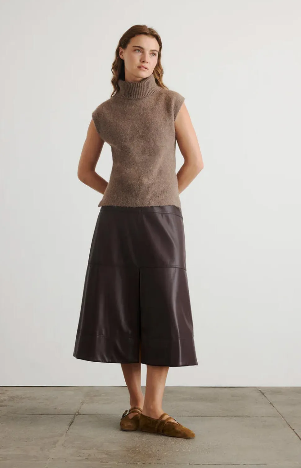Aaron Sweater Vest in Walnut