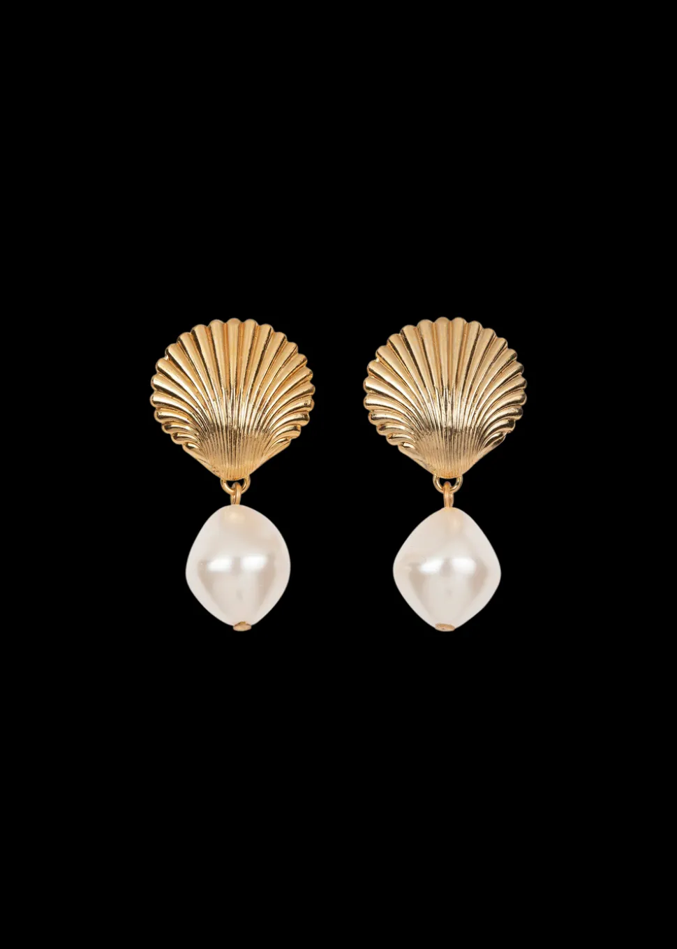 Alana Earrings in Pearl Gold