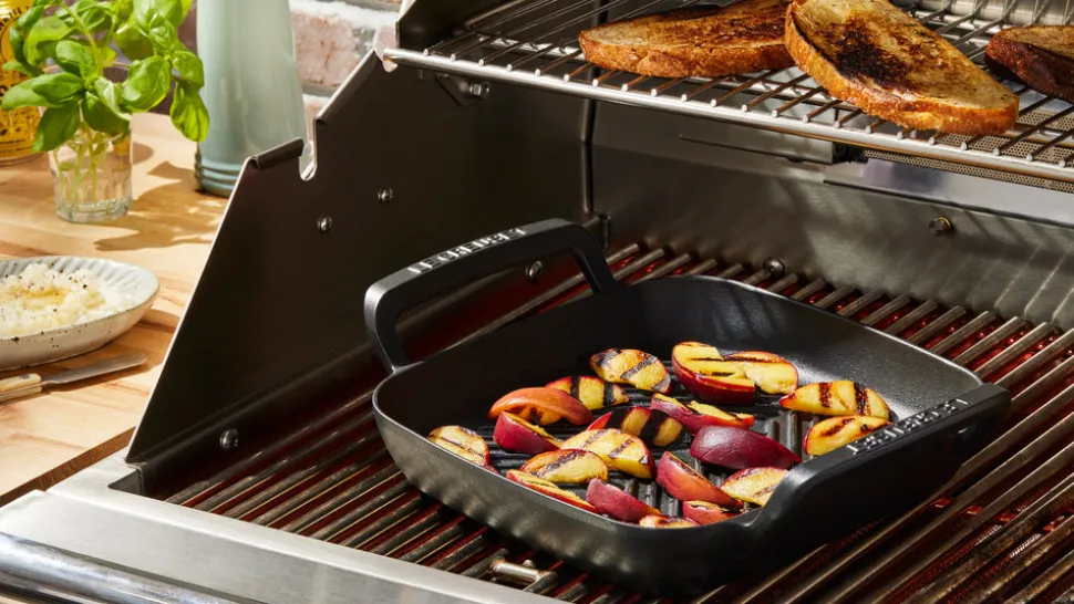 Alpine Outdoor Square Grill in Matte Black