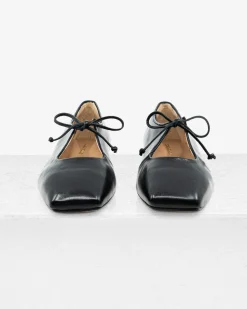 Amelia Flat in Leather