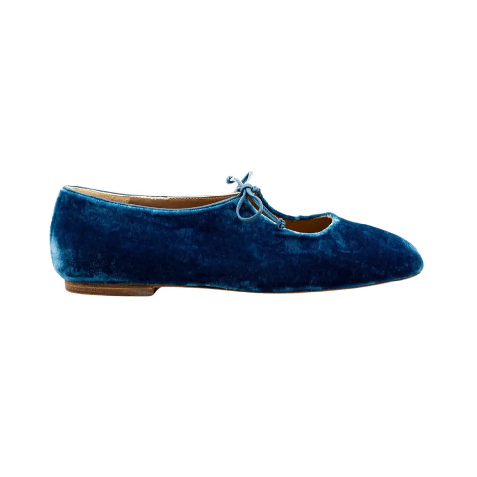 Amelia Flat in Velvet