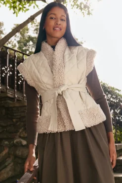 Beatrice Vest in Polar