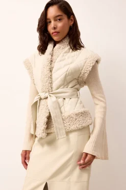 Beatrice Vest in Polar