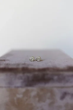 Blanc Bezel Studs