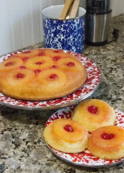 Cake Plate in Red Swirl