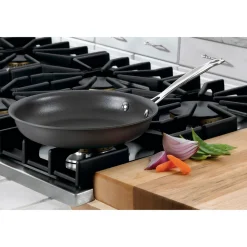 Chef's Classic® Nonstick Hard Anodized 8" Nonstick Skillet in Black