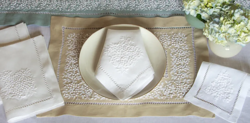 Coral Knot White Hand Towel