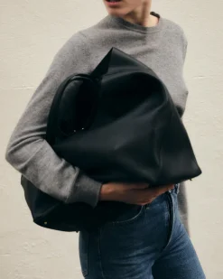 Eleanor 42 Tote in Black