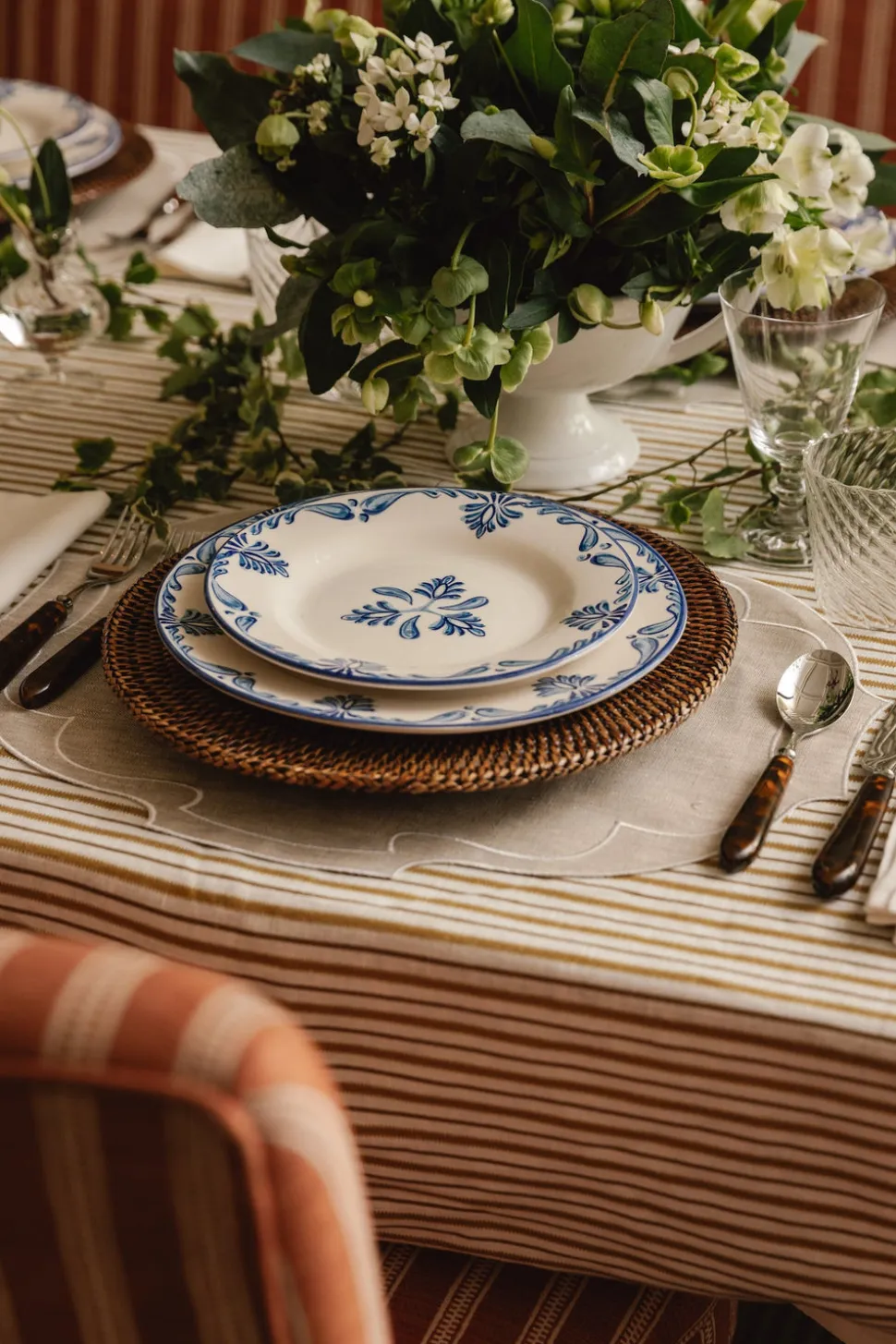 Eleanor Dinner Plate in Blue