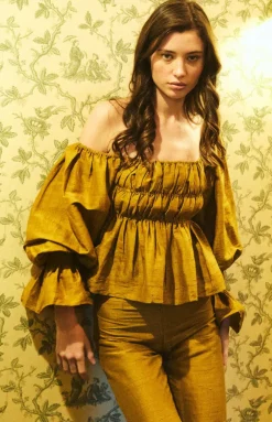Elisabeth in Ochre