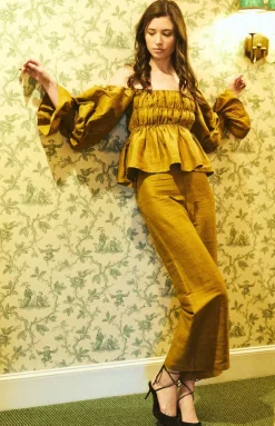 Elisabeth in Ochre
