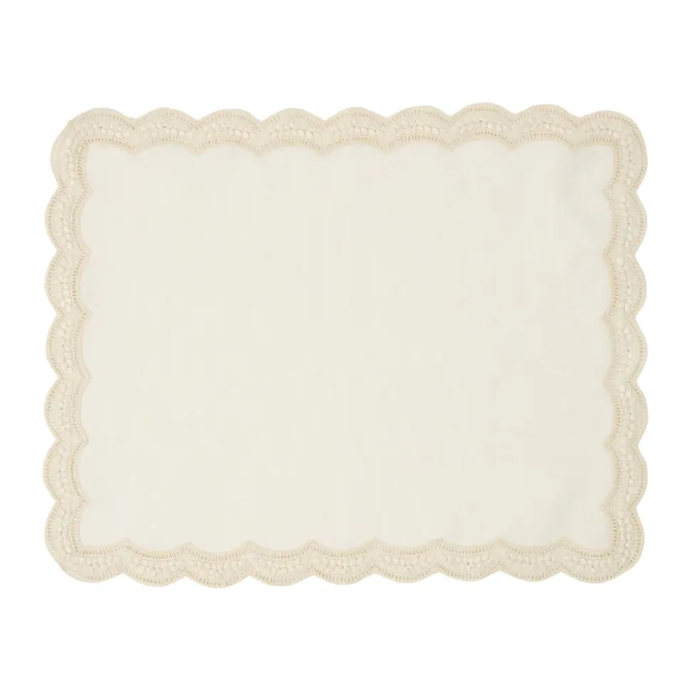 Emilia Scallop Embroidered Placemat