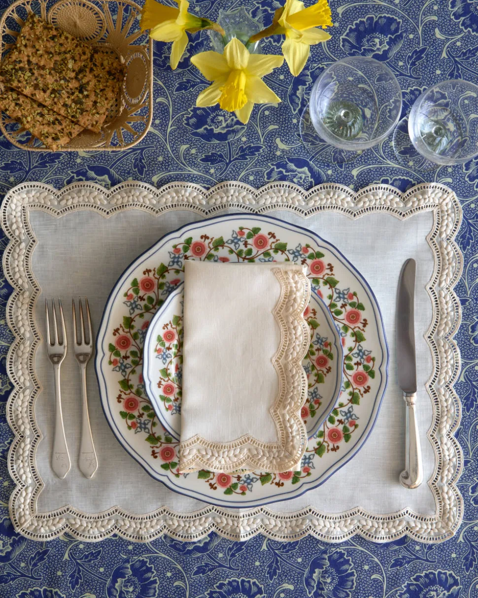 Emilia Scallop Embroidered Placemat
