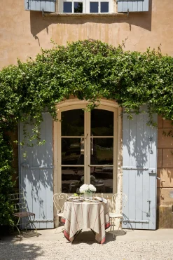 Eze 60x60 Tablecloth in Ivory & Red