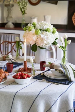 Eze 60x60 Tablecloth in Ivory & Blue