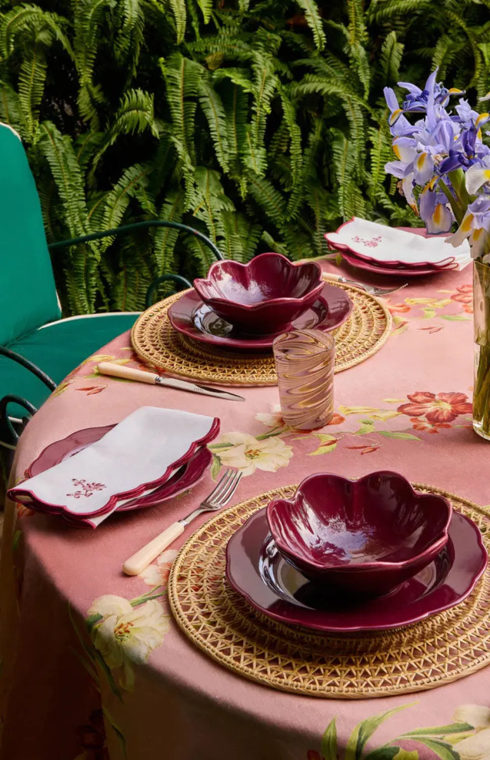 Fiore Dessert Plate in Burgundy