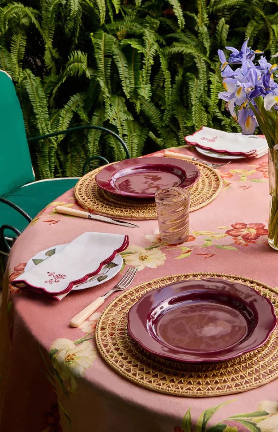 Fiore Dinner Plate in Burgundy