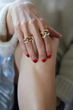 Full Link Ring with White Pavé Diamonds