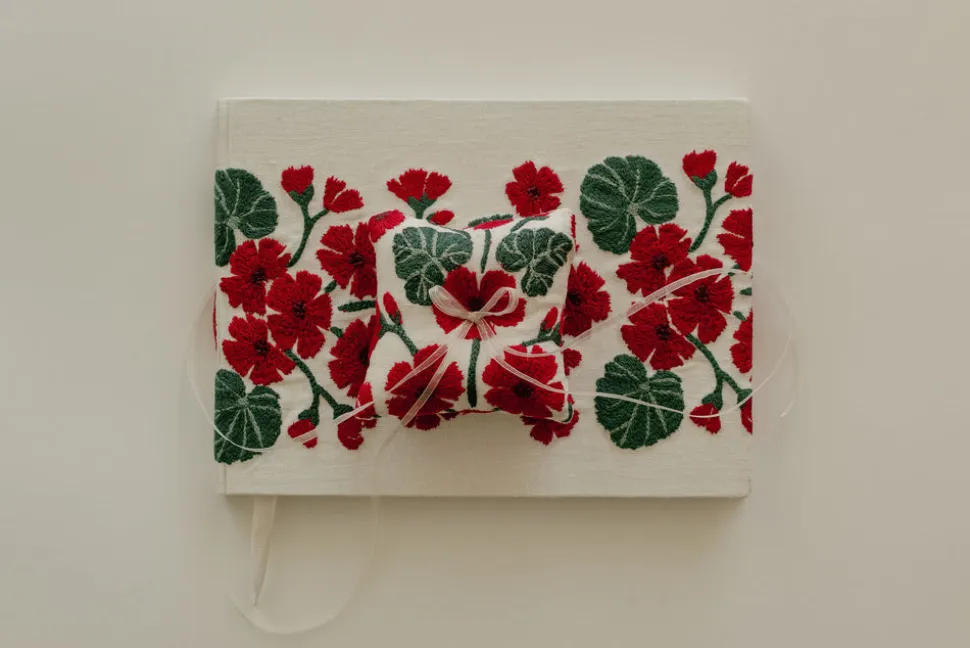 Geranio Ring Pillow