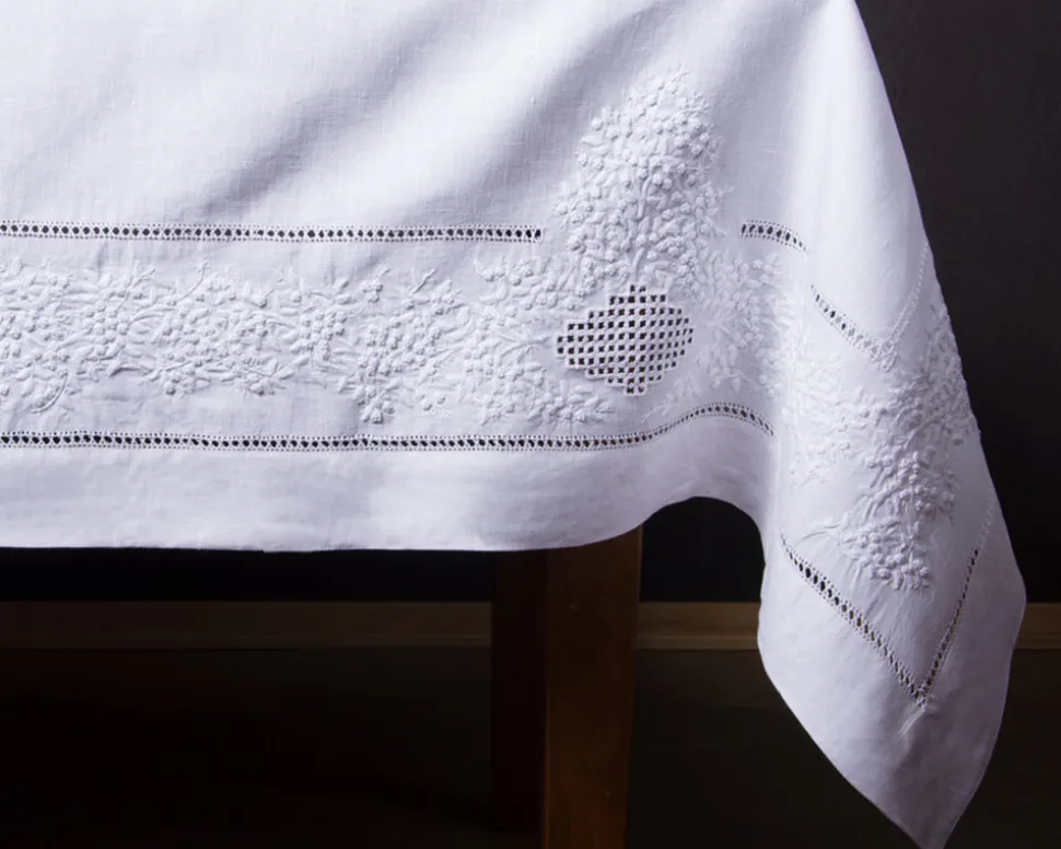 Jardin Classic Tablecloth in Italian Linen in Six Colors