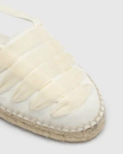 Kimita in Écru Satin