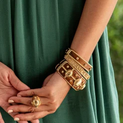 L'Amour Toujour Hinged Bangle in Gold
