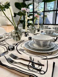 Line Drawing Dinner Plates, Set of 4