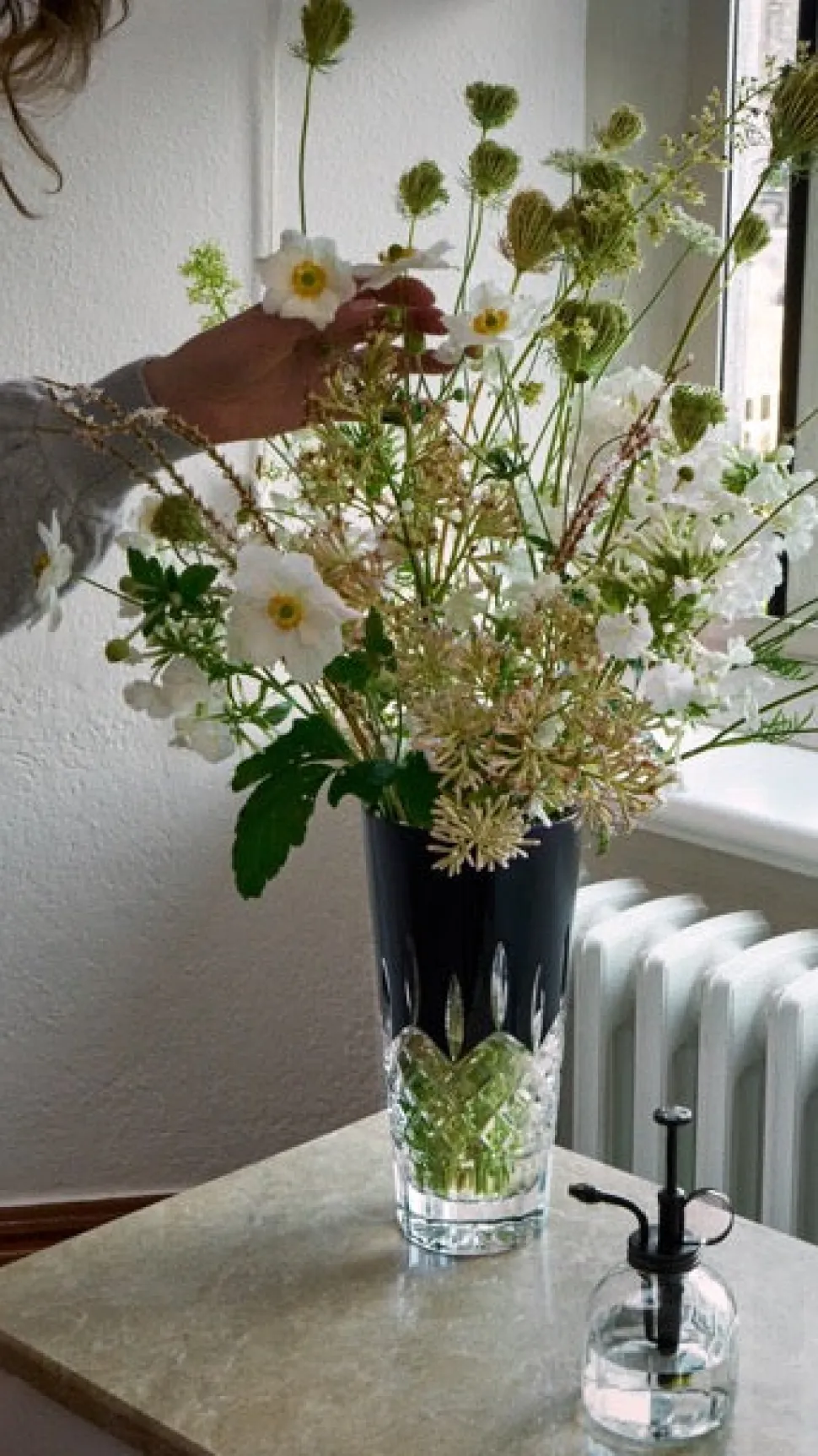 Lismore Vase in Black