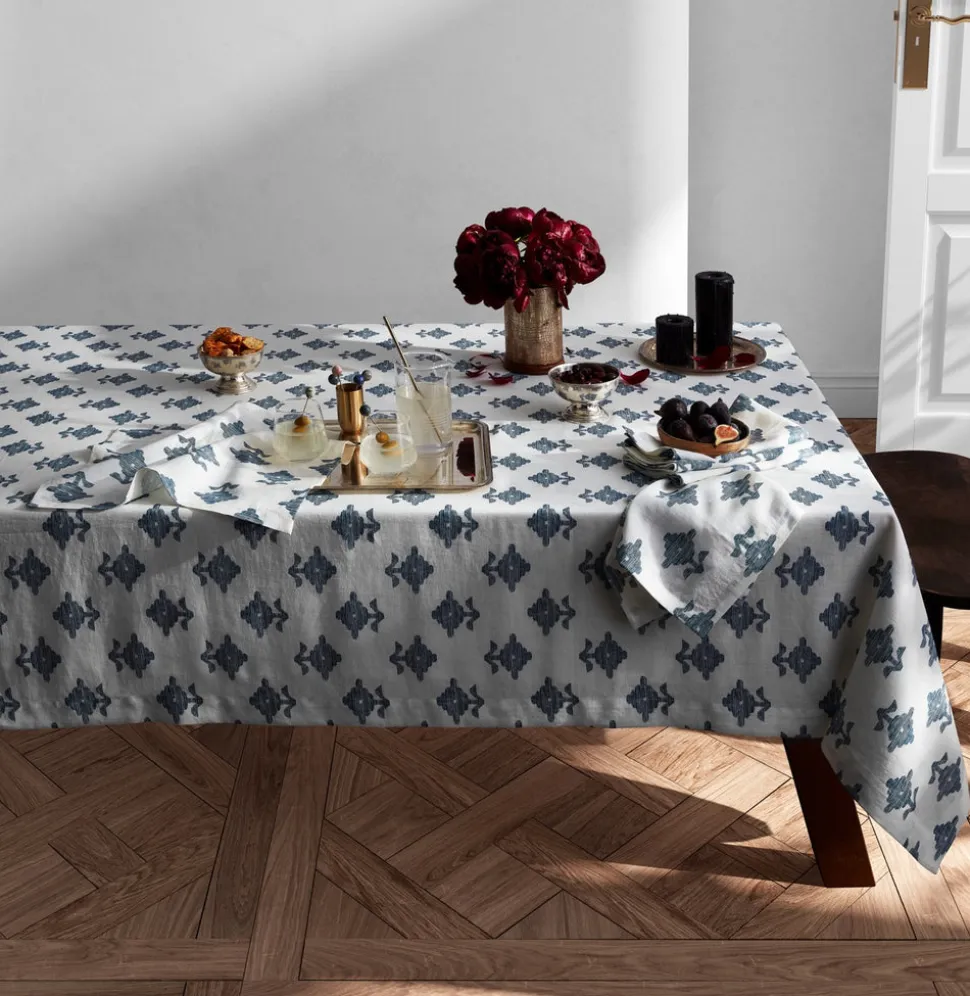 Matouk Schumacher Rubia Tablecloth in Navy
