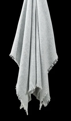 Maya Throw