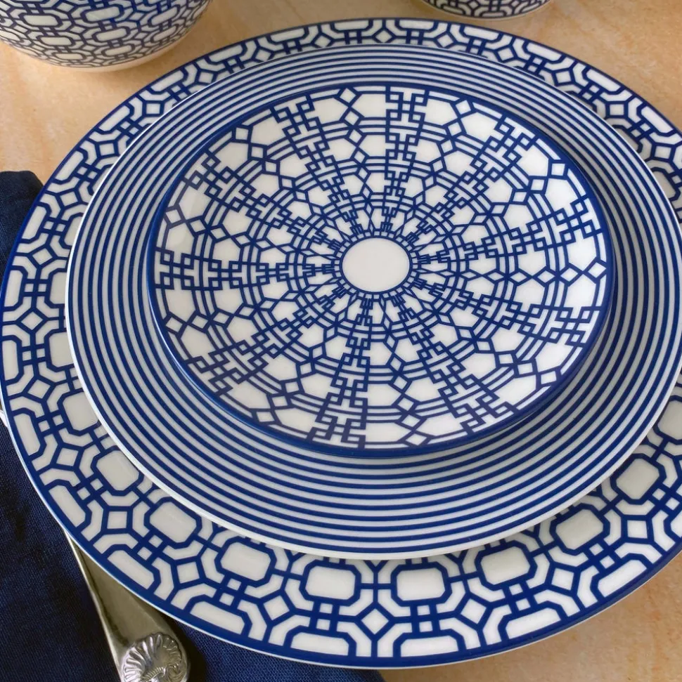 Newport Garden Gate Rimmed Dinner Plate Blue