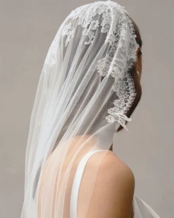 Nora Veil