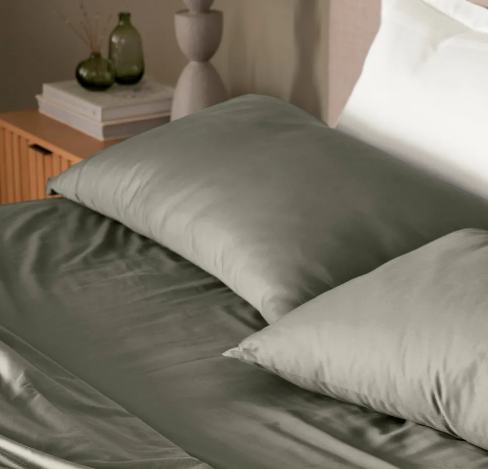 Percale Hemmed Pillowcase Set in Juniper