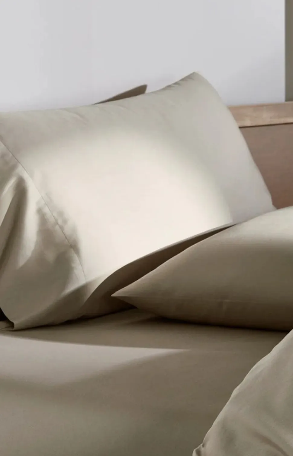 Percale Hemmed Pillowcase Set in Oak