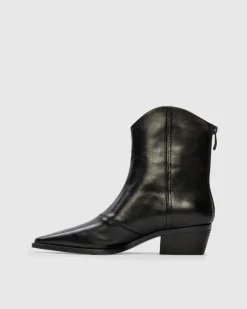 Reed in Black Leather
