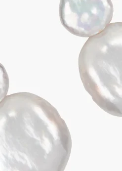Rita Earrings in Pearl
