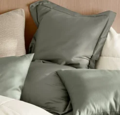 Signature Hemmed Duvet Set in Juniper