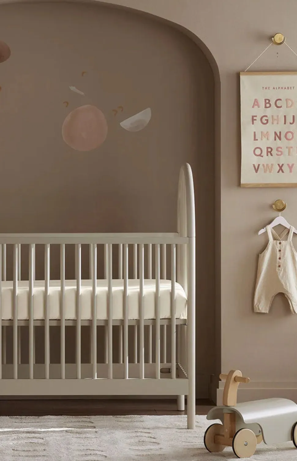 Signature Hemmed Fitted Crib Sheet in Natural