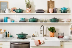 Signature Oval Dutch Oven in Artichaut