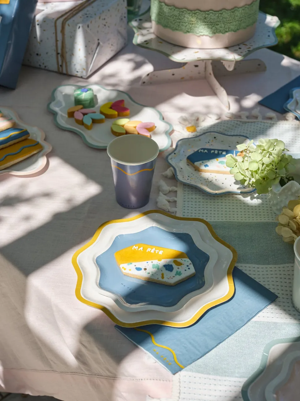 Signature Paper Cups in Blue & Yellow