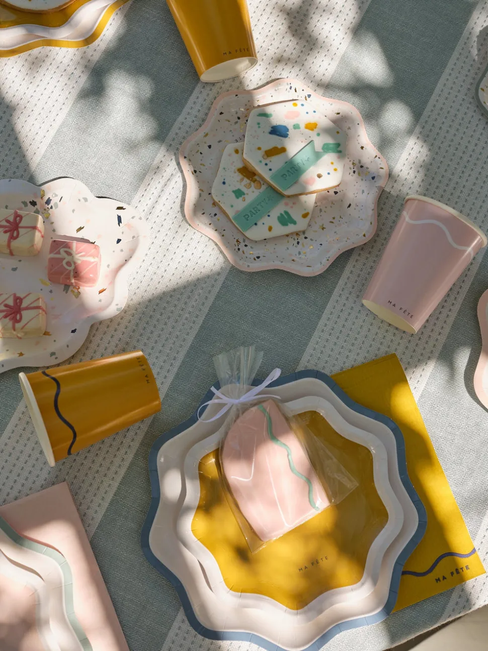Signature Paper Cups in Blue & Yellow