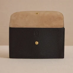 Skip 18 in Tumbled Grain Black