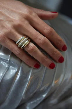 Small Balloon Ring with Ascending White Diamonds