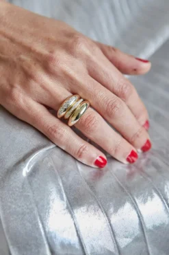 Small Balloon Ring with Ascending White Diamonds
