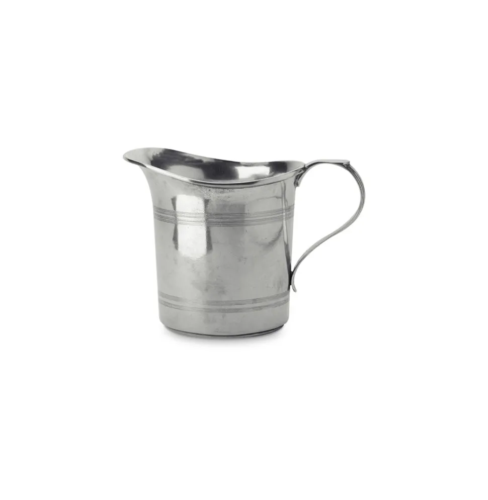 Straight Pitcher