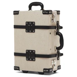 The Editor in Black Carryon