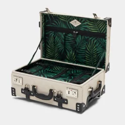 The Editor in Black Carryon