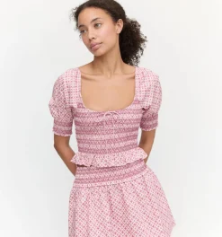 The Madeline Nap Top in Rose Circular Lattice