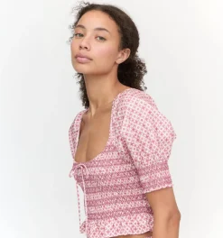 The Madeline Nap Top in Rose Circular Lattice